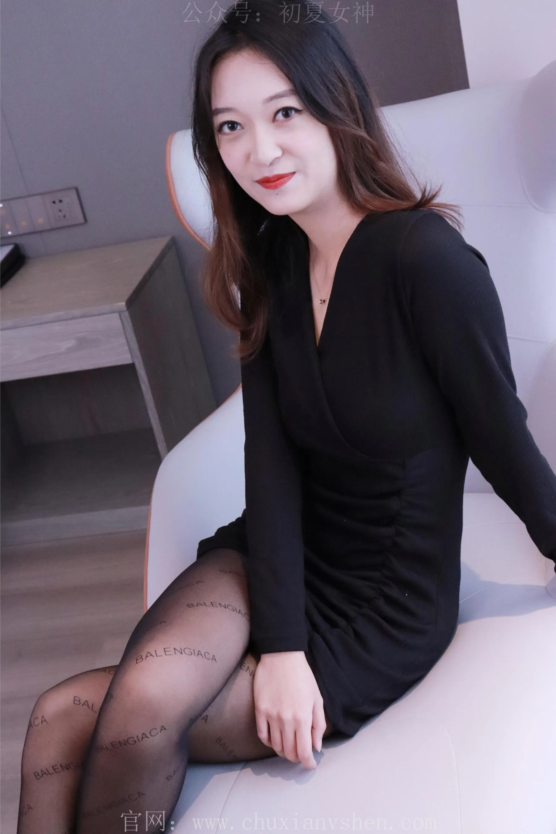 初夏女神 NO.013 依依黑色瘦身连衣裙搭小黑皮鞋 [146P]插图6